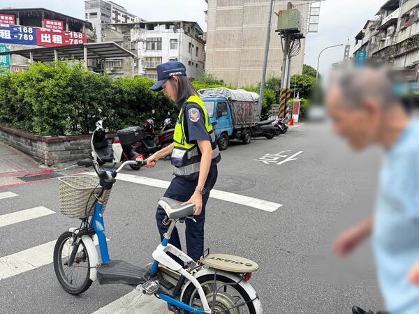 北投單車翁中暑！救援女實習生超仙「網暴動」 警：暑期實習結束