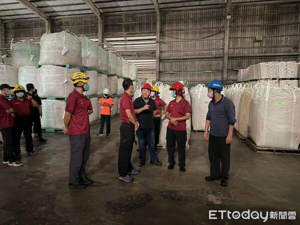 ▲台南市消防局第三大隊深入學甲區全興飼料工廠實地踏勘，掌握廠區環境及救災動線。（記者林東良翻攝，下同）