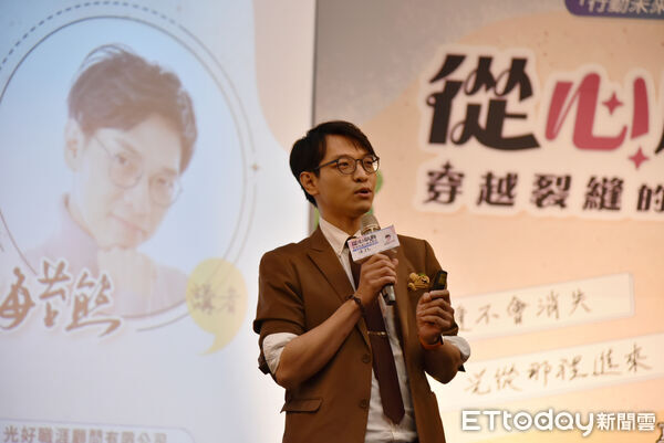 ▲知名心理學作家、Podcast主持人暨諮商心理師海苔熊在台南分享職涯轉換及人生經驗。（記者林東良翻攝，下同）