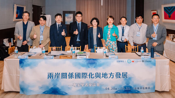 ▲▼跑去台東見饒慶鈴　邱垂正：海峽論壇影片「純為農民生計」。（圖／主辦單位提供）
