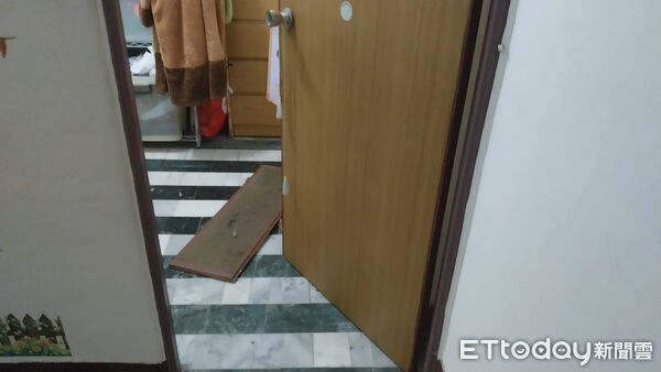 ▲▼附近民宅車窗被火警爆炸的震波震破。（圖／記者林東良翻攝）