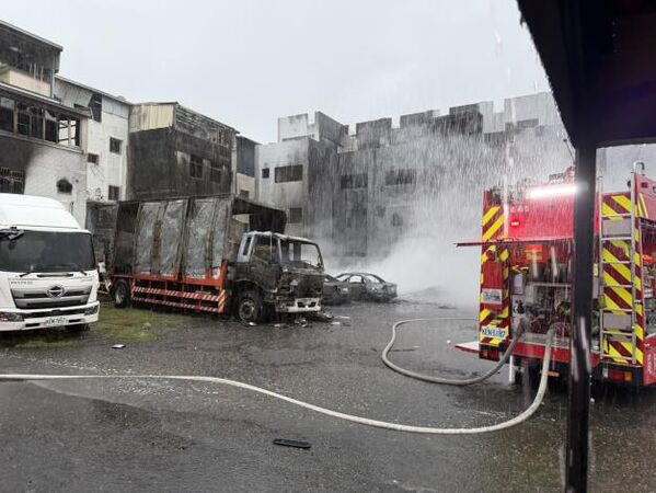 ▲▼台南市安南區海佃路二段一處空地發生爆炸火警。（圖／台南市政府）
