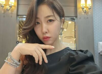47歲女歌手爆不倫！「親密熱吻被拍」遭正宮提告　喊冤：我也是受害者