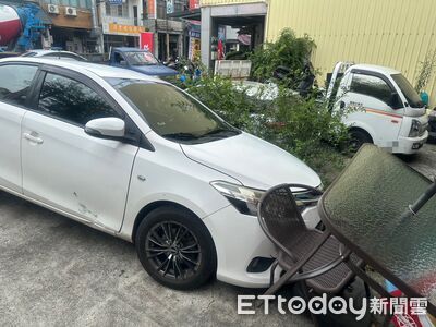 駕駛忘拉手煞車…苗栗轎車失控撞向飲料店!無辜路人受傷