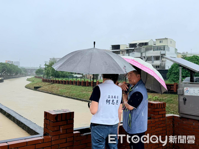 高雄仁武赤吉街變黃河！柯志恩現身關心　陳其邁勘災要求改善