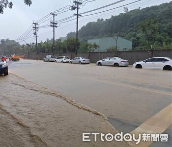 抽水站剛完工柴山下滾滾泥流　藍議員：2700萬治水預算扔水裡？