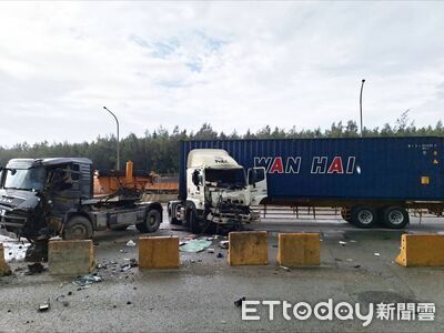 快訊/台北港2聯結車對撞...車頭變形 20歲司機斷腿受困