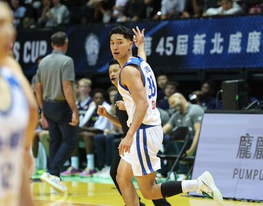 快訊/「2勝6敗」的中華藍傷到剩5人 藍白內戰贏球奪瓊斯盃季軍