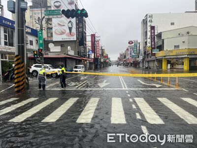 大雷雨炸南部！台南多處變「水世界」　小東地下道、崑大路慘況曝