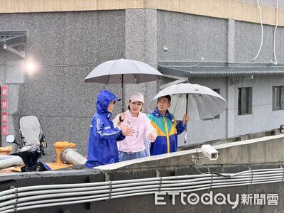 豪雨狂炸高雄!柯志恩一早到橋頭、梓官關切 寫筆記列改善重點