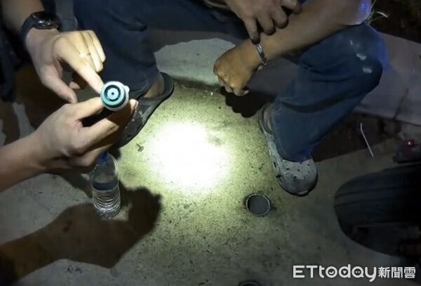 ▲▼查獲吳男騎未懸掛號牌機車，經實施毒品唾液快篩，結果呈陽性反應。（圖／桃園警分局提供）