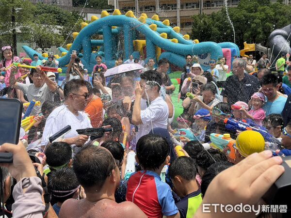 ▲▼台北市長蔣萬安出席北投士林議員張斯綱舉辦的「夏日勁涼派對」活動。（圖／記者陳家祥攝）