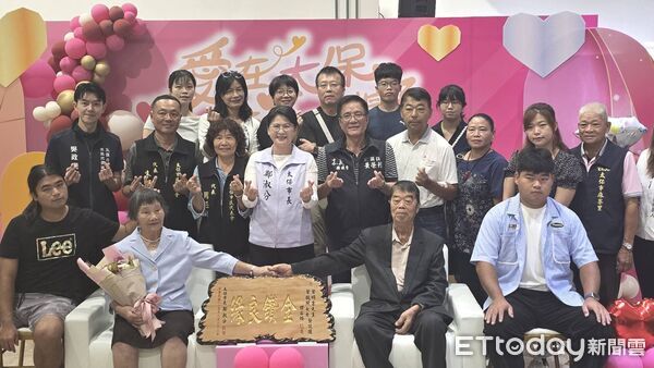 ▲▼    愛在太保・牽手一輩子 太保市公所表揚121對金鑽婚長者 70載牽手情見證幸福傳承    。（圖／記者翁伊森攝）