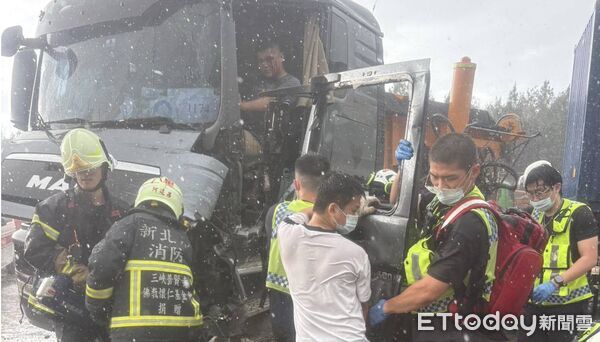 快訊／台北港2聯結車對撞...車頭變形 20歲司機斷腿受困