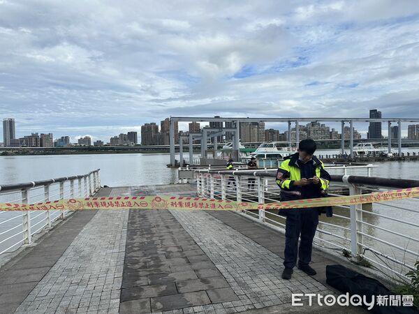 大稻埕碼頭河面驚見男浮屍 民眾路過嚇壞急報警