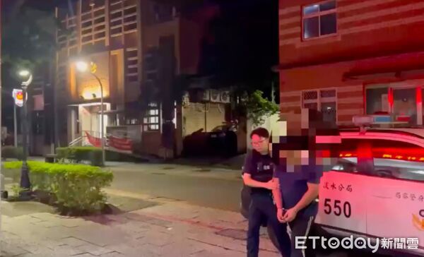 ▲▼警方出動快打趕赴卡拉ok現場，警方將李男壓制在地，經調查李男因洗錢遭到通緝，依法解送歸案並依傷害罪送辦             。（圖／記者陳以昇翻攝）
