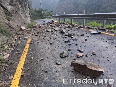 快訊／連續豪大雨中橫便道兩度落石崩塌　搶修人員累癱