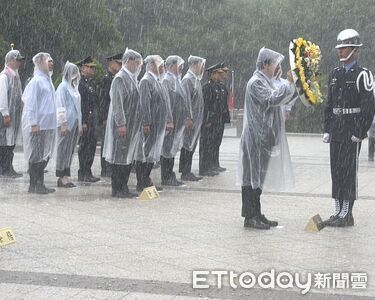 大雨中追思八二三陣亡將士 賴清德:天下雖平忘戰必危