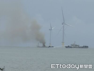 新竹外海火燒船！濃煙竄天「10公里外可見」　4船員跳海逃生