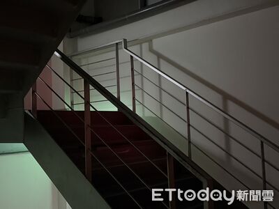 女助理偷吃獸醫師!醫院樓梯間「幫口交」被正宮抓包