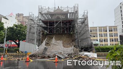 國定古蹟台南大東門崩塌 沙包支撐+防水帆布覆蓋防災損擴大
