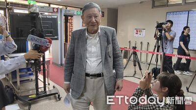 「左手換右手」溢價賣土地還債!沈慶京微笑抵北院:有空看我臉書
