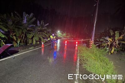 雨彈狂炸高雄3天!田寮山路坍方遭土石泥流封死 30餘住戶受困