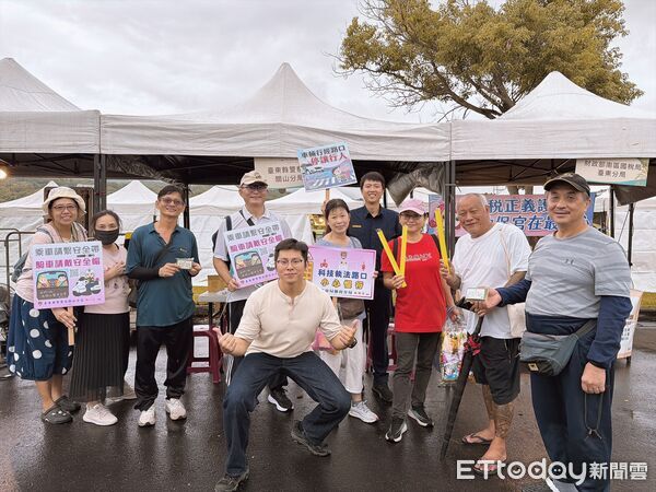 ▲關山分局於「2026池光稻影生活節-池光音樂會暨稻香慢市集活動」現場進行交通安全及防詐騙宣導。(圖/記者楊晨東翻攝)