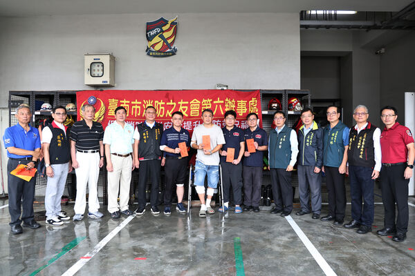 ▲▼             台南海佃路二段空地爆炸，市長黃偉哲23日親自慰問3名受傷消防弟兄。（圖／翻攝自台南市政府網站）