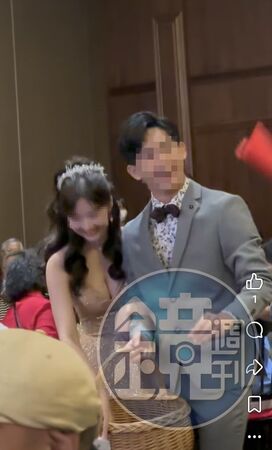 許芊芊與老公臉上洋溢幸福的模樣。有人看了照片，開玩笑的說：「難怪趙建銘會暈船！」（讀者提供）