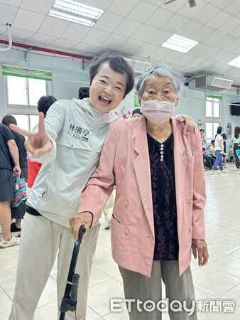 ▲▼ 「阿嬤對決外婆」超萌對戰！水上祖父母節戰鬥陀螺大賽熱鬧登場   。（圖／林緗亭提供）