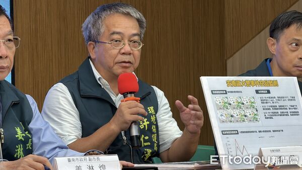 ▲台南市政府23日召開記者會，由副市長姜淋煌率相關局處說明安南火災災後復原及求償進度。（記者林東良攝，下同）