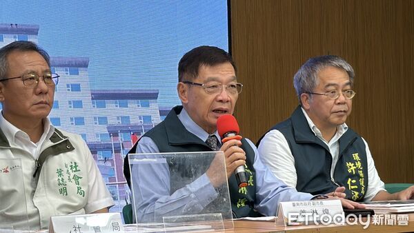▲台南市政府23日召開記者會，由副市長姜淋煌率相關局處說明安南火災災後復原及求償進度。（記者林東良攝，下同）