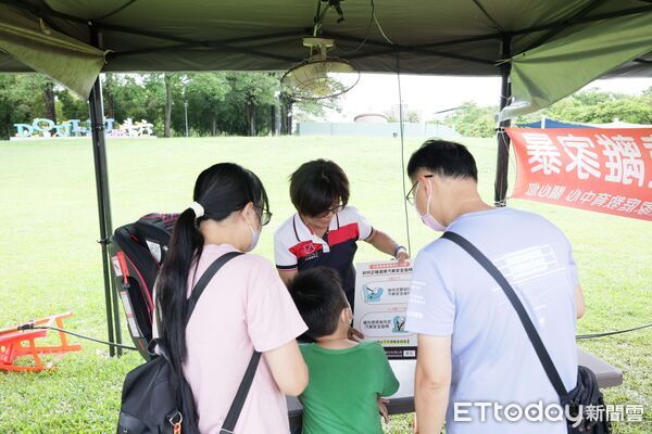 ▲雲林縣衛生局舉辦「安全童話王國」宣導活動,即使午後下雨,仍吸引不少親子到場闖關。(圖/記者游瓊華翻攝)