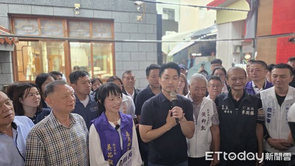 ▲▼    蔣萬安南下嘉義朴子參香 力挺無黨籍吳品叡進軍縣府    。（圖／記者翁伊森攝）