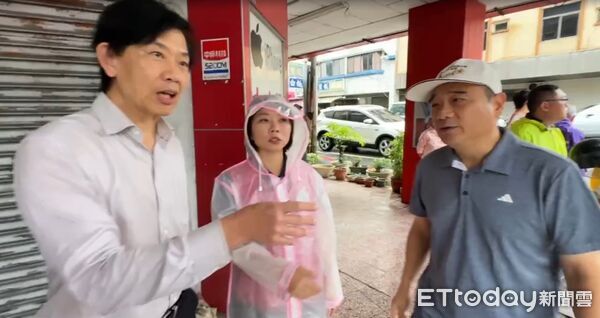▲國定古蹟台灣府城大東門24日上午發生側牆局部崩落，現場已緊急封鎖。（記者林東良翻攝，下同）