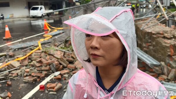 ▲國定古蹟台灣府城大東門24日上午發生側牆局部崩落，現場已緊急封鎖。（記者林東良翻攝，下同）