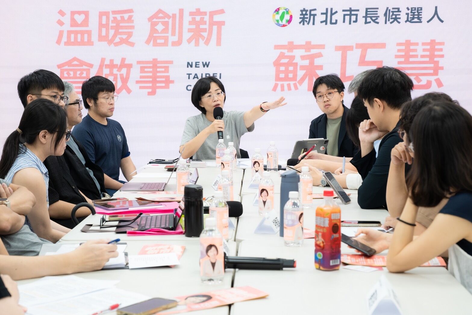 ▲▼民進黨新北市長參選人、立委蘇巧慧和社會住宅推動聯盟、OURs專業者都市改革組織、台灣勞工陣線、托育及就業政策催生聯盟、崔媽媽基金會、勵馨基金會，以及伊甸社會福利基金會等眾多關心社會發展的民間團體，針對新北市的社會住宅、托育以及勞動環境等議題深入交流。（圖／蘇巧慧競辦提供）