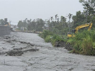 花蓮豪雨!佛祖街淹水30cm「老翁困家中」 年輕人急:有東西吃嗎