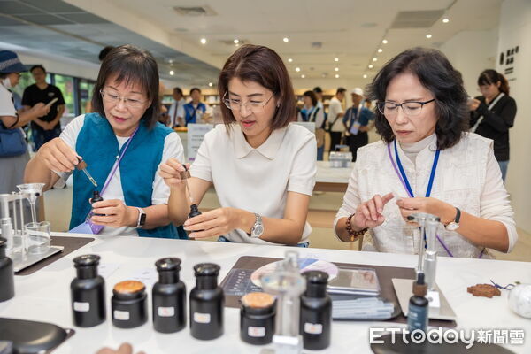 ▲中臺灣農業行銷展售會至30日,許縣長邀民眾九九峰逛展抽好禮。(圖/南投縣政府提供)