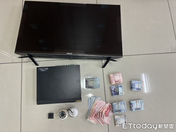 ▲萬華警方查獲職業天九牌賭場，帶回賭場負責人及賭客共19人。（圖／記者張君豪翻攝）