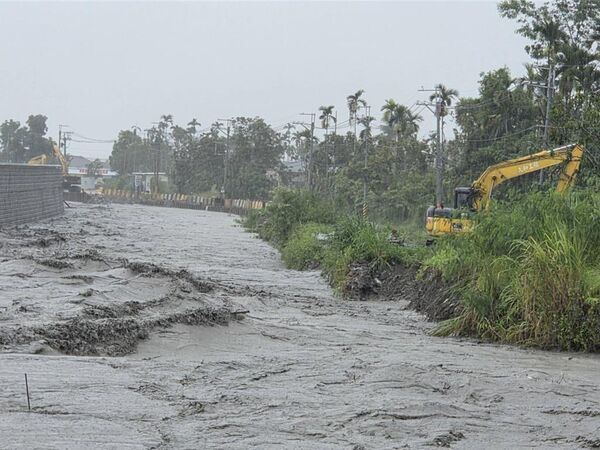 花蓮豪雨！佛祖街淹水30cm「老翁困家中」 年輕人急：有東西吃嗎