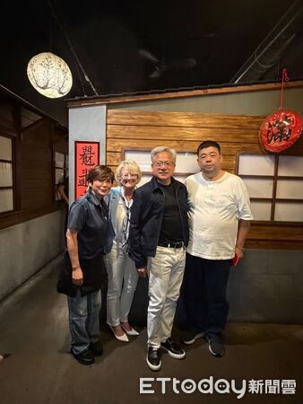 ▲▼黃仁勳親臨My灶用餐。（圖／My灶供，請勿隨意翻拍，以免侵權。）