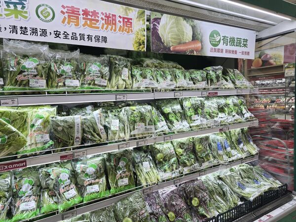 ▲▼愛買量販增加蔬菜、泡麵、罐頭等備貨量。（圖／業者提供）