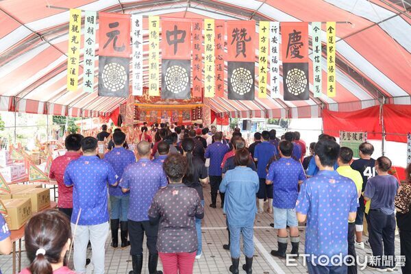 ▲南投縣農產運銷公司普度法會，王副縣長開香祈福。（圖／南投縣政府提供）