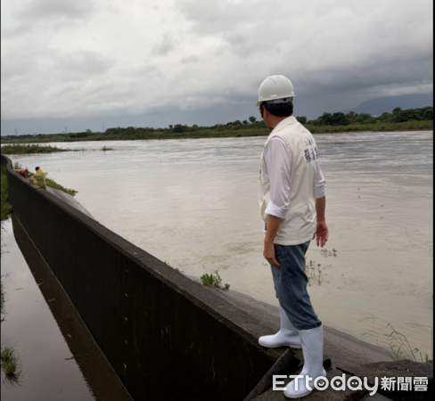 豪雨再襲萬丹興化部堤防又滲水 蘇清泉轟五年三潰「豆腐渣工程」