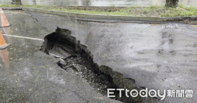 高雄大學特區核心路基沉陷裂大洞 藍田國小預定地前道路封閉