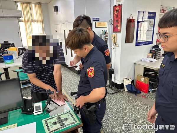 ▲里港警方拆穿假檢警騙局。（圖／記者陳崑福翻攝）