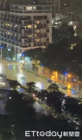 ▲▼ 高雄暴雨狂襲！美術館一帶淹一片　月子中心地下室「水淹半車高」。（圖／龍水里里長初學霖提供）