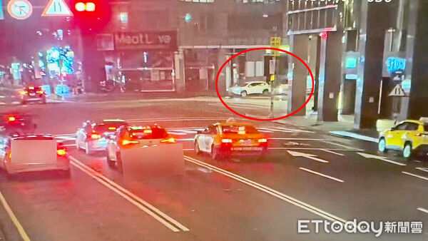 北市環保車追撞Uber！女駕駛受傷送醫 民眾凌晨被巨響嚇醒
